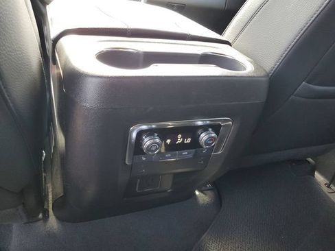 Used 2025 GMC Yukon XL Denali AWD/4WD image 15