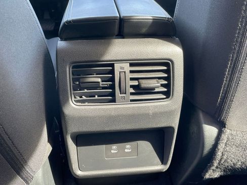 Used 2025 Nissan Rogue SV image 25