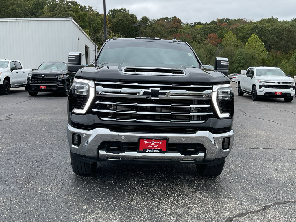 Used 2024 Chevrolet Silverado 2500 LTZ w/ LTZ Convenience Package AWD/4WD image 3