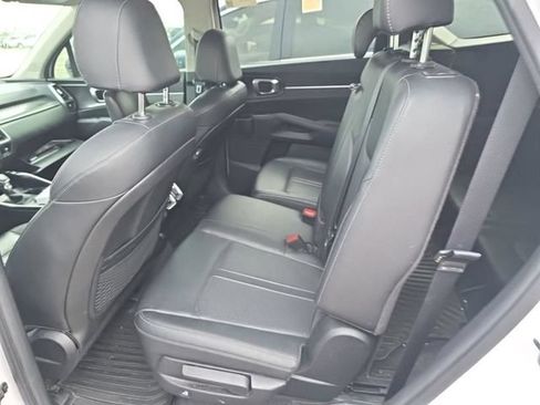 Used 2022 Kia Sorento S FWD image 3