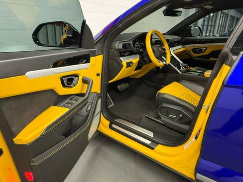 Used 2019 Lamborghini Urus image 38