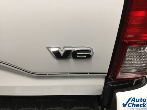 Used 2016 Toyota Tacoma TRD Off-Road w/ Premium & Technology Package image 18