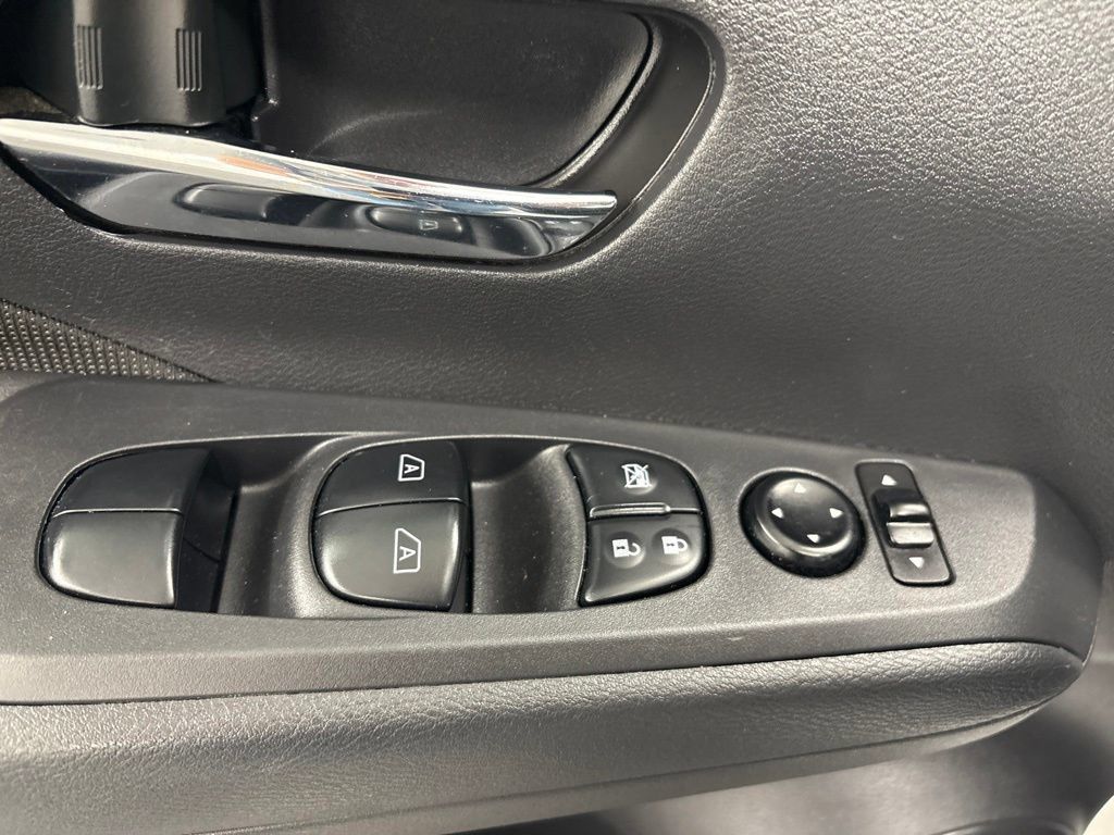 Used 2023 Nissan Kicks SV FWD image 14