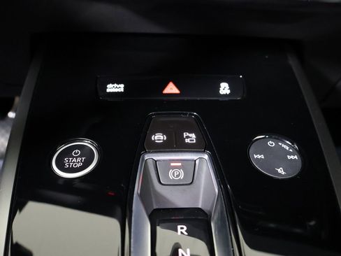 Used 2024 Audi Q4 e-tron Premium Plus image 5