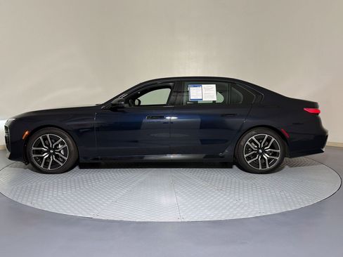 Used 2025 BMW 740i xDrive AWD/4WD image 2