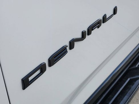 Used 2022 GMC Yukon Denali AWD/4WD image 12