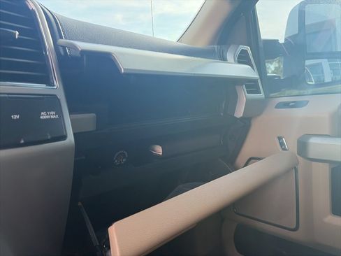 Used 2020 Ford F250 Lariat w/ Lariat Ultimate Package AWD/4WD image 18