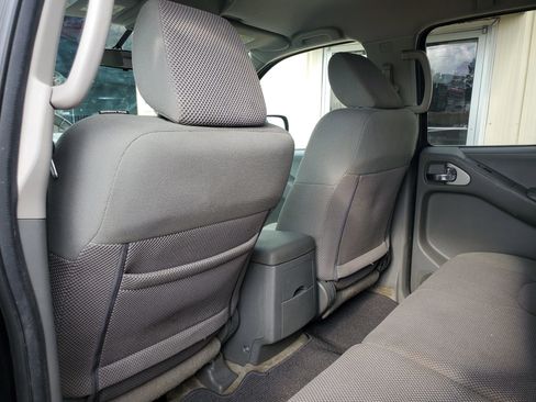 Used 2015 Nissan Frontier SV RWD image 30