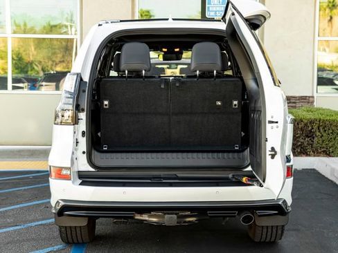 Used 2023 Lexus GX 460 Premium w/ Accessory Package AWD/4WD image 34