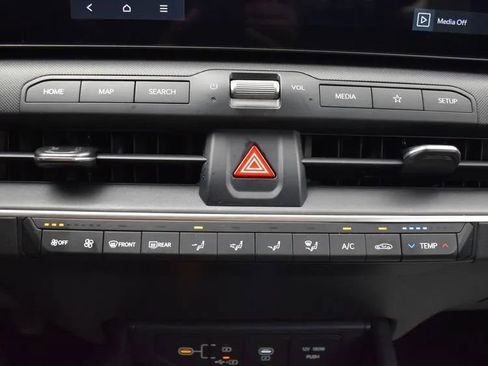 Used 2025 Kia K4 FWD image 32