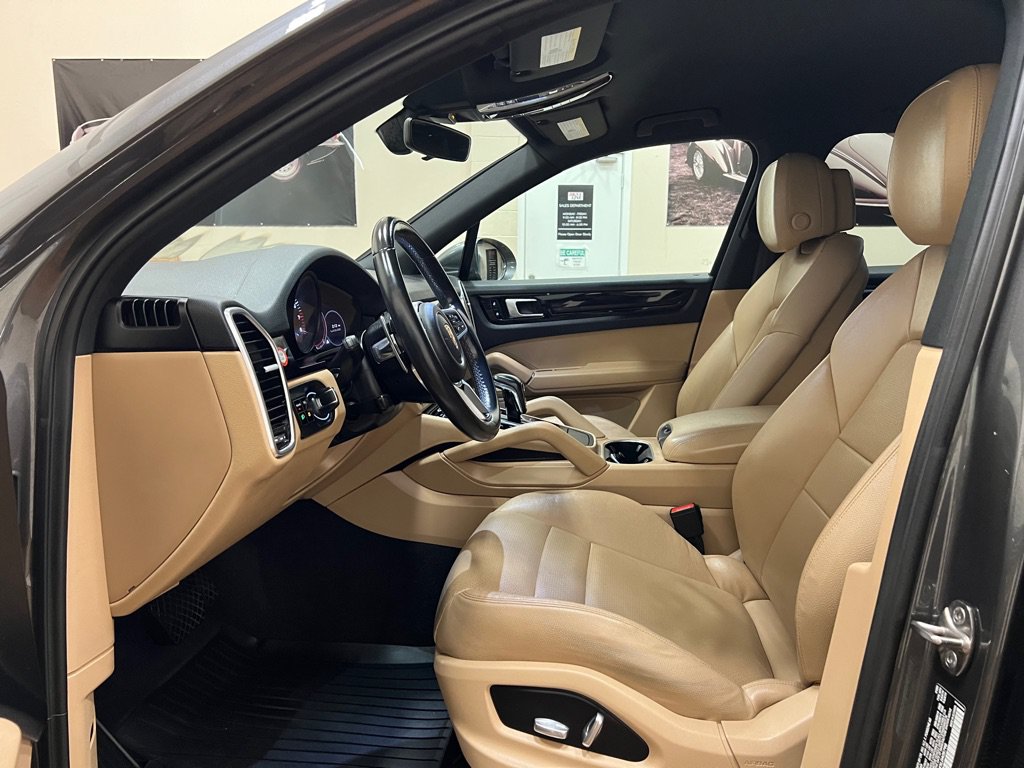Used 2020 Porsche Cayenne AWD/4WD image 17
