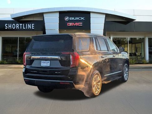 Used 2024 GMC Yukon SLT image 3