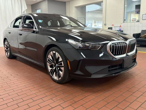 Used 2024 BMW 530i xDrive 530i xDrive w/ Premium Package image 6