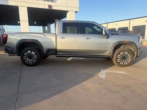 Used 2025 GMC Sierra 2500 Denali Ultimate AWD/4WD image 2