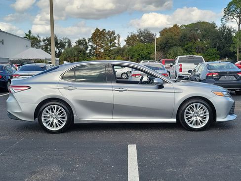 Used 2020 Toyota Camry XLE image 7