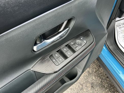 Used 2025 Nissan Kicks SR AWD/4WD image 19