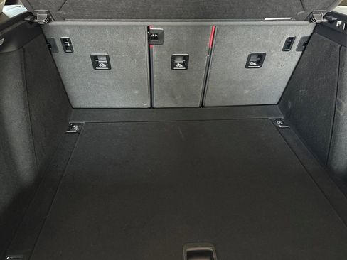 Used 2025 Porsche Macan image 17