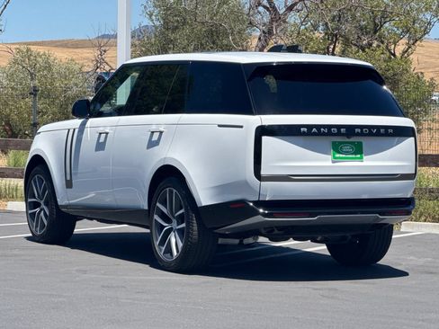 Used 2025 Land Rover Range Rover SE AWD/4WD image 4