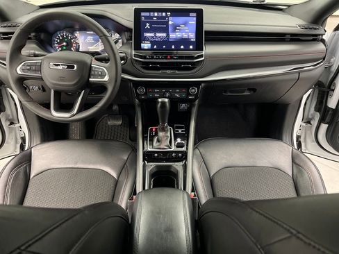 Used 2025 Jeep Compass Trailhawk image 34