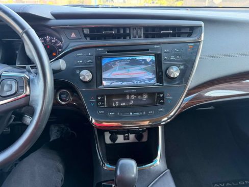 Used 2015 Toyota Avalon XLE Touring FWD image 4