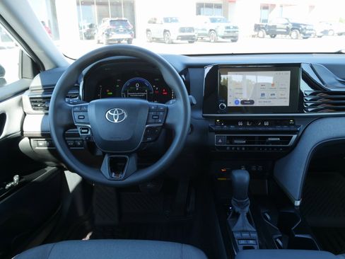 Used 2025 Toyota Camry LE image 20