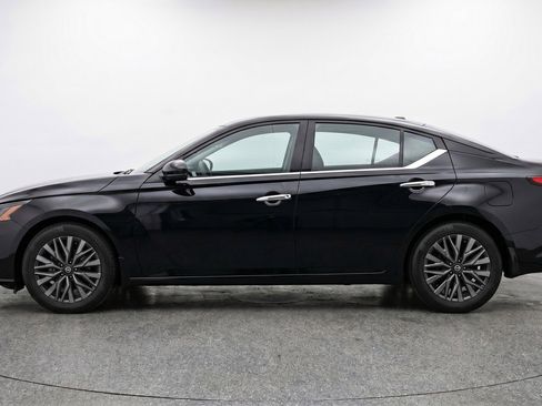 Used 2025 Nissan Altima 2.5 SV FWD image 5