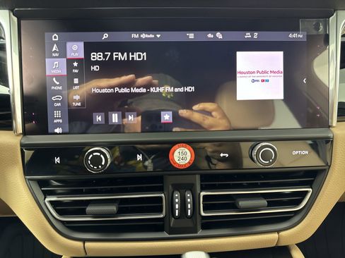 Certified 2025 Porsche Macan image 18