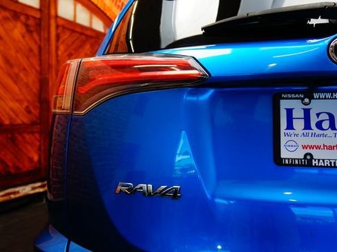 Used 2018 Toyota RAV4 LE w/ All Weather Liner Package AWD/4WD image 65