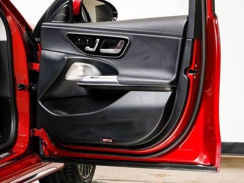 Used 2025 Mercedes-Benz E 350 Sedan image 45