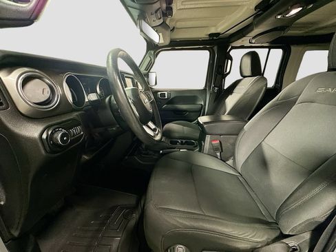 Used 2018 Jeep Wrangler Unlimited Sahara w/ Dual Top Group AWD/4WD image 21