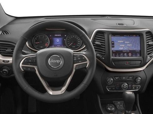 Used 2017 Jeep Cherokee Limited w/ Technology Group AWD/4WD image 7