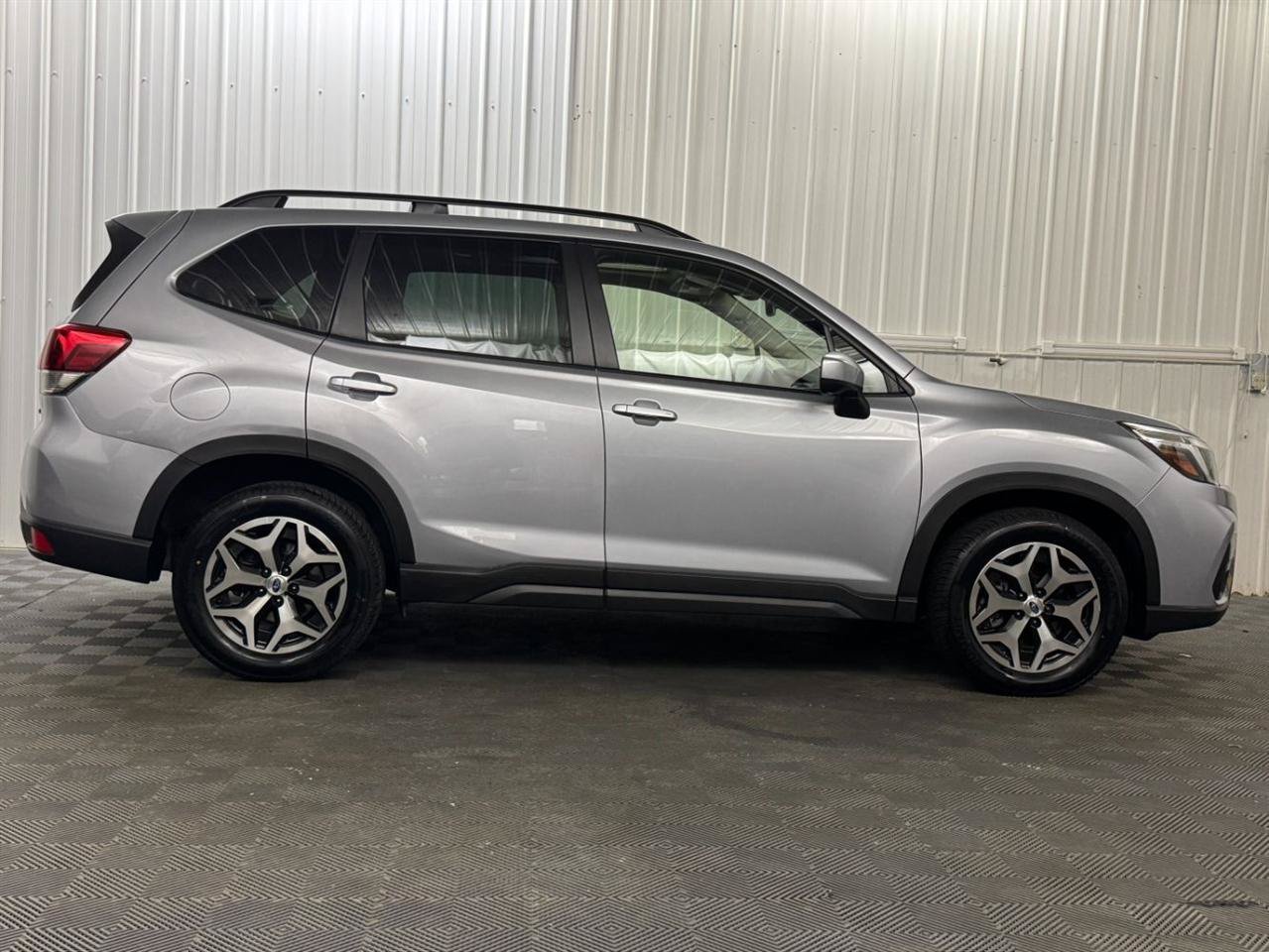 Used 2020 Subaru Forester Premium AWD/4WD image 5