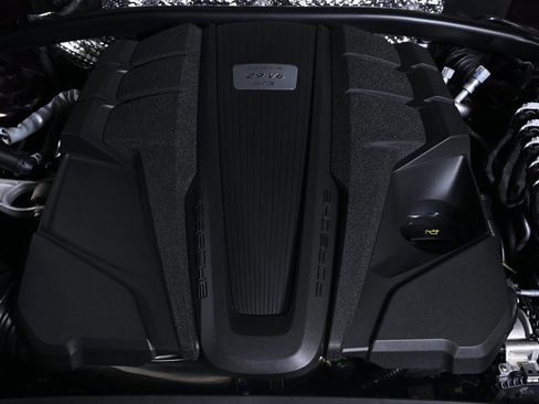 Certified 2026 Porsche Macan GTS image 29