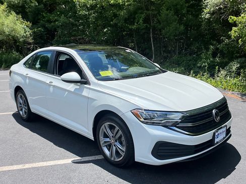Used 2023 Volkswagen Jetta SE w/ Panoramic Sunroof Package FWD image 7