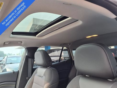 Used 2024 Chevrolet Trax LT w/ Sunroof Package FWD image 20