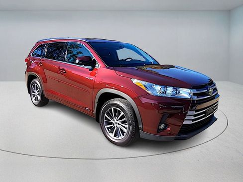 Used 2018 Toyota Highlander XLE image 8