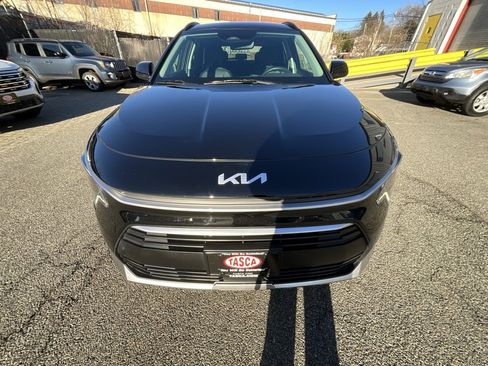 Used 2023 Kia Niro EX image 9