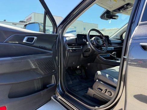 Used 2025 Kia Carnival SX Prestige image 15