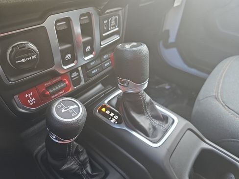 Certified 2026 Jeep Wrangler Sport AWD/4WD image 19