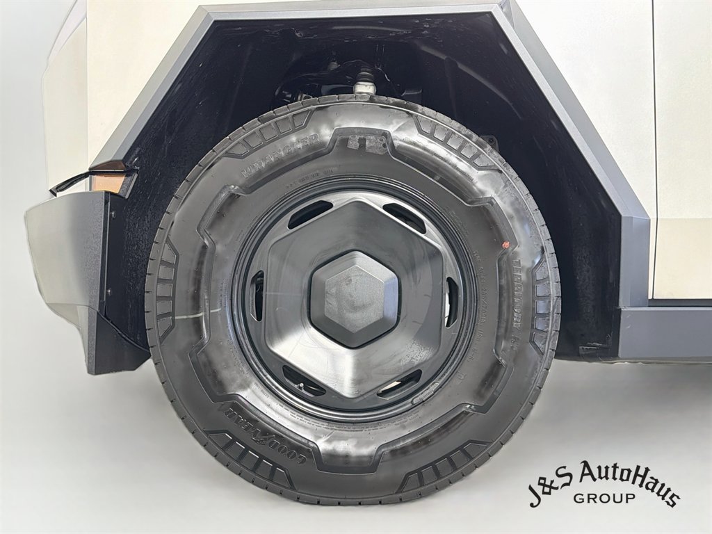 Used 2026 Tesla Cybertruck AWD Crew Cab image 39