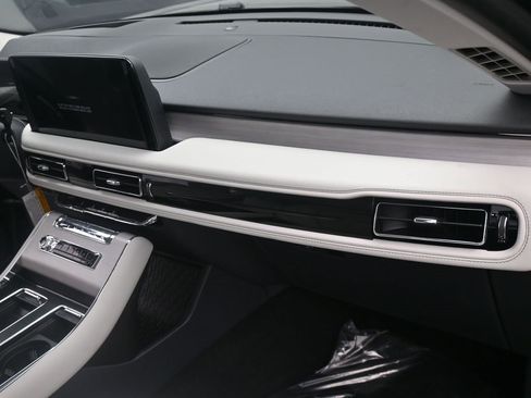 Used 2025 Lincoln Aviator Reserve w/ Illumination Package image 2