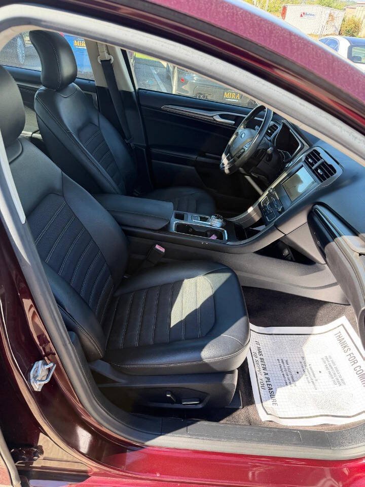 Used 2017 Ford Fusion SE w/ Equipment Group 201A FWD image 25