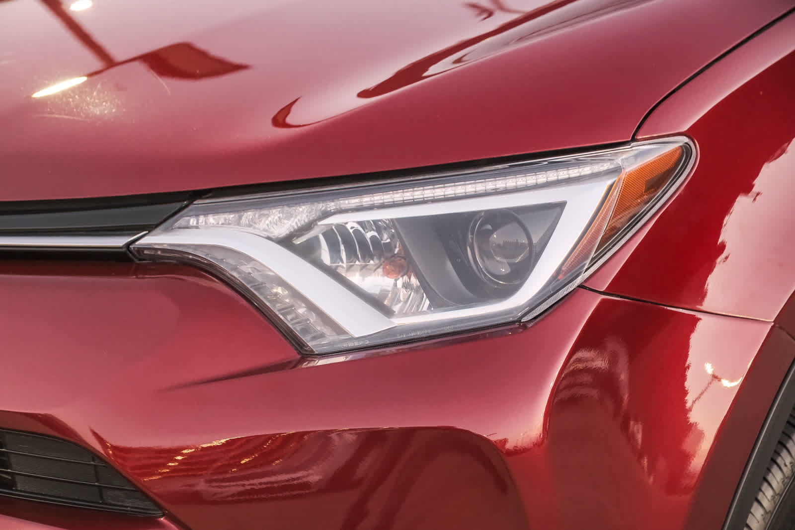 Used 2018 Toyota RAV4 LE w/ All Weather Liner Package FWD image 12