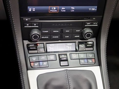 Used 2022 Porsche 718 Boxster RWD image 27