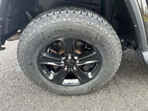 Certified 2022 Jeep Wrangler Unlimited Sahara AWD/4WD image 32