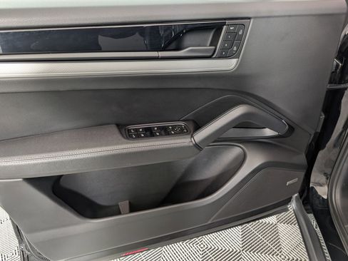 Used 2024 Porsche Cayenne image 16