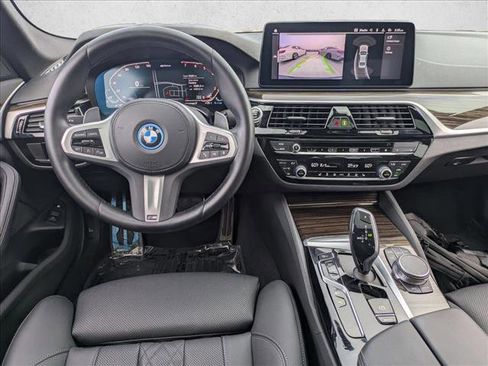 Used 2023 BMW 530e 530e w/ M Sport Package image 19