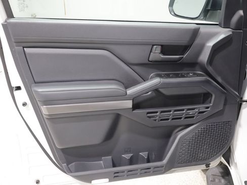 Used 2025 Toyota 4Runner SR5 AWD/4WD image 13