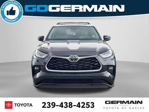 Used 2023 Toyota Highlander Limited FWD image 2