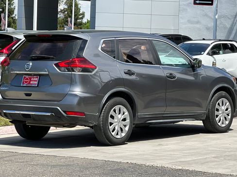 Used 2017 Nissan Rogue S FWD image 3